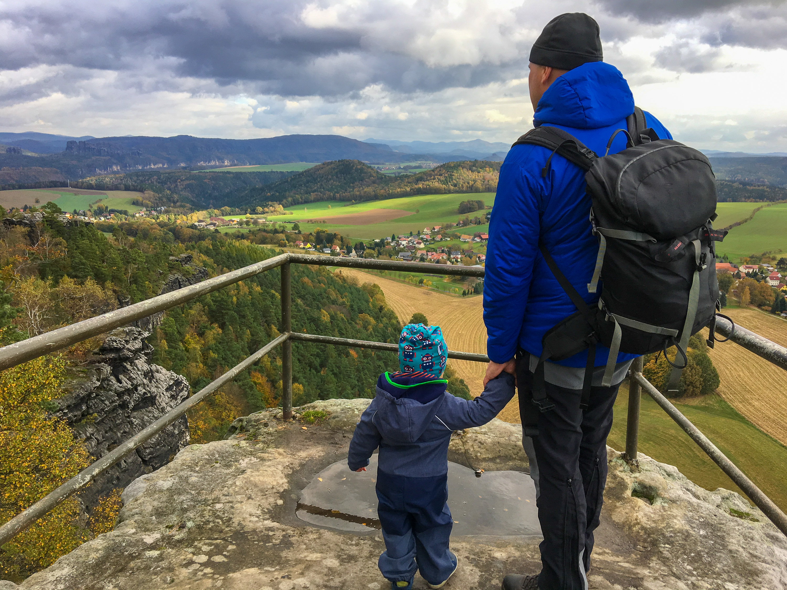 Papa und Sohn auf dem Papststein